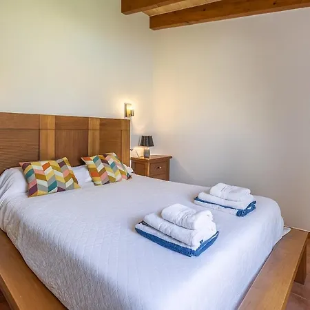 Roma With Pool And Mountain Views *