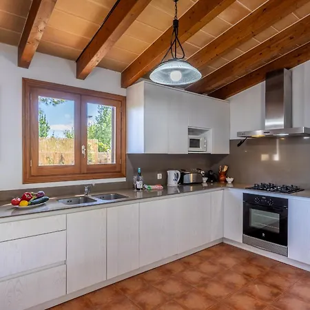 Roma With Pool And Mountain Views