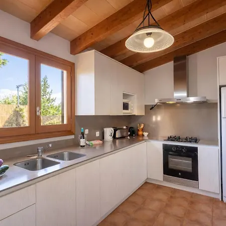 Roma With Pool And Mountain Views