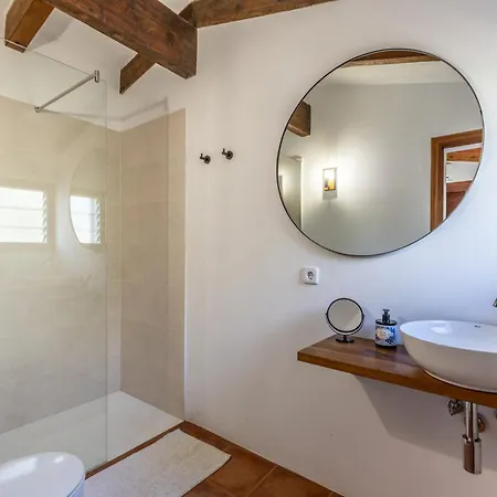 Roma With Pool And Mountain Views Pollenca