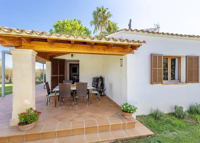 Roma With Pool And Mountain Views