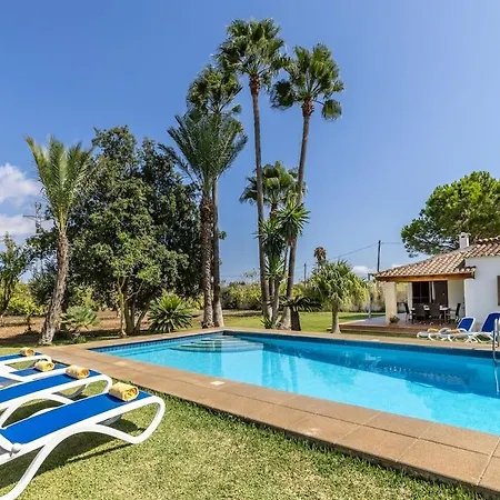 Roma With Pool And Mountain Views 度假居 *